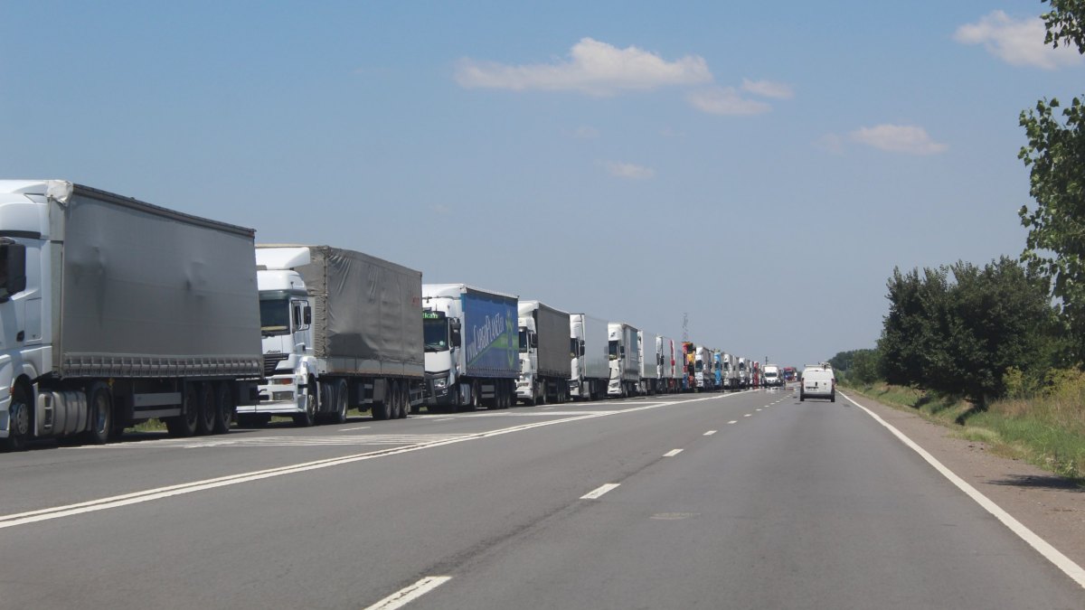 Parked lorries on the DN5 North of Giurgiu